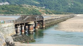 Barmouth Railway Bridge (© By Chris Sampson (originally posted to Flickr as 280706-030) [CC BY 2.0 (http://creativecommons.org/licenses/by/2.0)], via Wikimedia Commons (original photo: https://commons.wikimedia.org/wiki/File:Barmouth_Railway_Bridge.jpg))