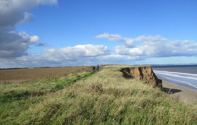 Clifftop walk, Skipsea  (© © Copyright Jonathan Thacker (https://www.geograph.org.uk/profile/46229) and licensed for reuse (https://www.geograph.org.uk/reuse.php?id=5565303) under this Creative Commons Licence (https://creativecommons.org/licenses/by-sa/2.0/).)