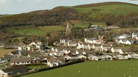 Llanrhystud, Ceredigion (© John Fielding [CC BY-SA 2.0 (https://creativecommons.org/licenses/by-sa/2.0)], via Wikimedia Commons (original photo: https://commons.wikimedia.org/wiki/File:Llanrhystud,_Ceredigion.jpg))