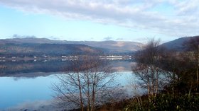 Loch Fyne near Strachur, looking toward Inverarry (© By Leehein [Public domain], via Wikimedia Commons)